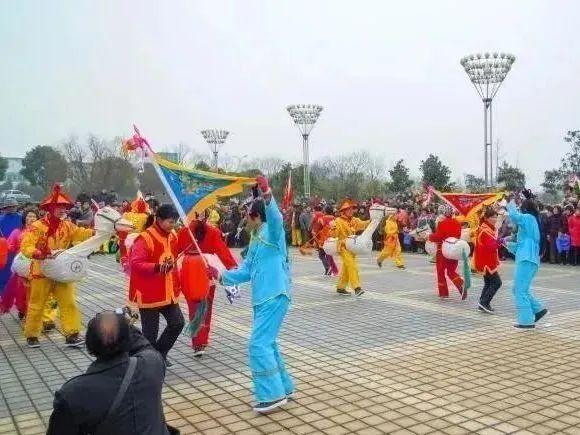 現(xiàn)代科技與傳統(tǒng)工藝的結(jié)合，最新時(shí)尚馬燈誕生！